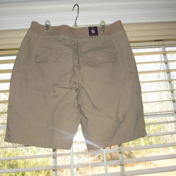 NWT GLORIA VANDERBILT Tan Pull-On Shorts Size 8
